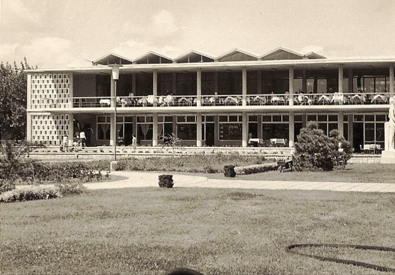 1963 - Restaurantterrasse im modernen Stil